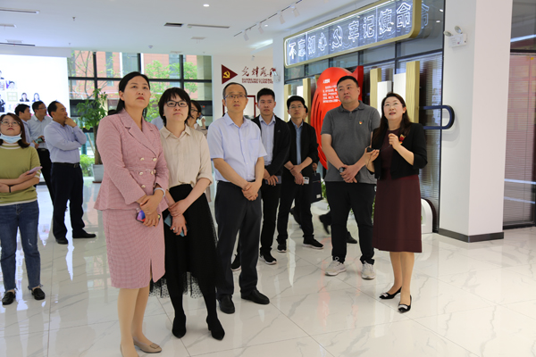 全市非公經(jīng)濟(jì)和社會(huì)組織黨建第二季度工作例會(huì)在新站召開！